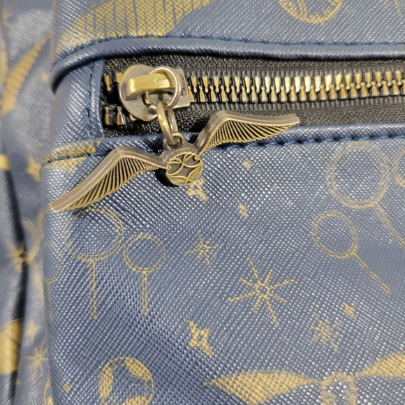 HARRY POTTER Hot Topic Bioworld Quidditch equipment navy gold backpack - flawed - Picture 6 of 13